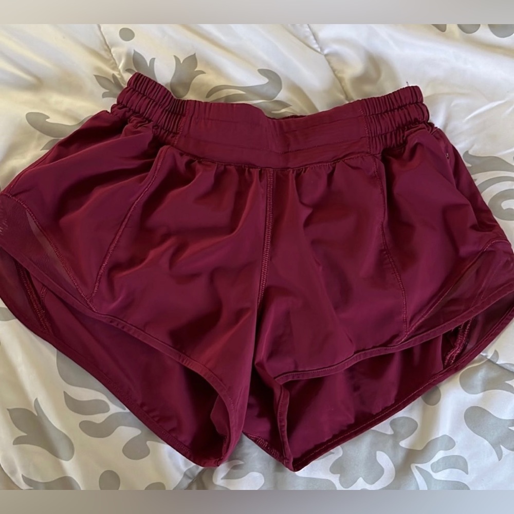 Lululemon hotty hot low rise short size 4
